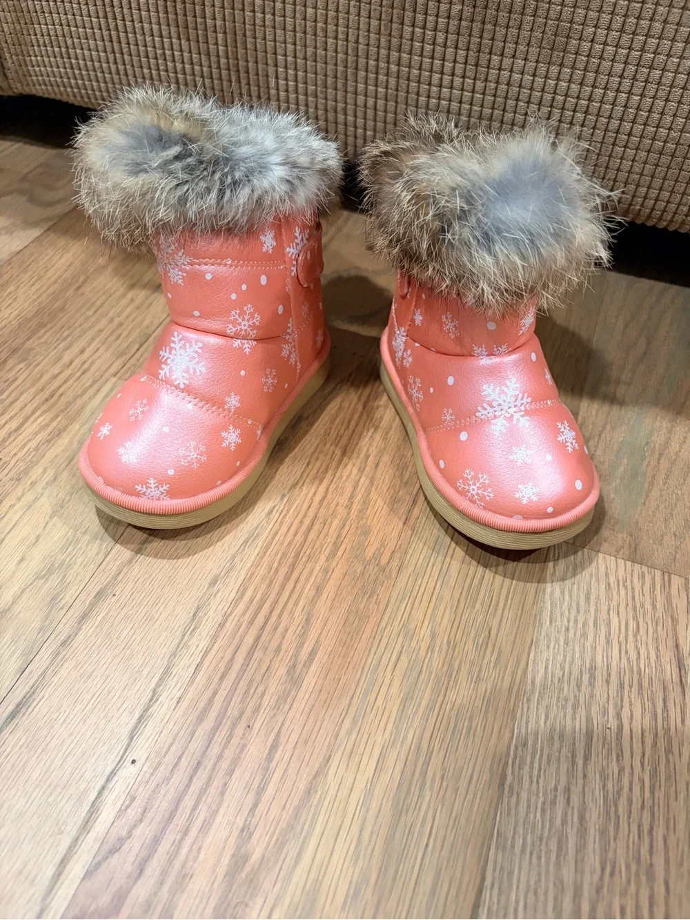 Little girl winter boots, super soft fur, size 7